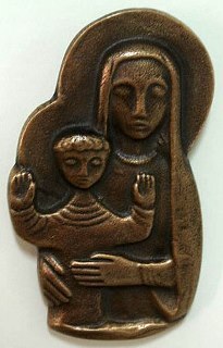 Maria Met Kindje Jezus om aan de muur te hangen  brons handwerk 9.5 cm.