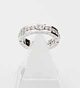 Kleverig door elkaar haspelen doorboren DIAMONFIRE zilveren ring met rondom zirkonia stenen en 1 solitair steen  814.0100 - DulaC Art