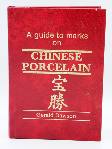 ISBN 1-870076-03-6 A guide to marks on Chinese porcelain van Gerald Davison.