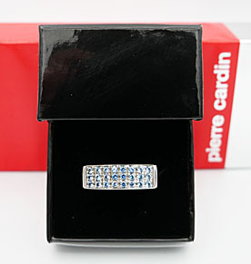 Pierre Cardin zilveren ring design serie met 24 aquamarine zirkonia steentjes