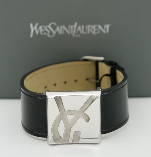 Yves Saint Laurent YSL lakleren armband met zilveren applique met logo YSL  90.5007.6340