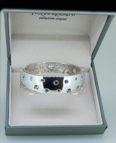 Yves Saint Laurent zilveren brede  bangle  armband met blauwe crystallen  90. 0007