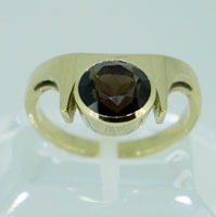 Gouden ring met edelsteen rookkwarts design model
