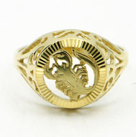 Gouden ring sterrenbeeld Schorpioen uitgezaagd rond model