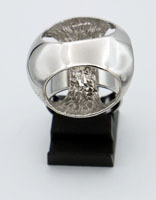 Zilveren ring rond  Scandinavisch design  glimmend/ schors mattering "barken"