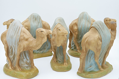 Kerstgroep beeldje kameel gips 13 cm.